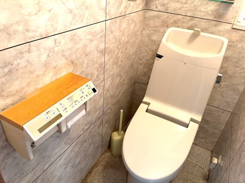 温水便座機能付き。トイレ取り換え済み。（平成19年）