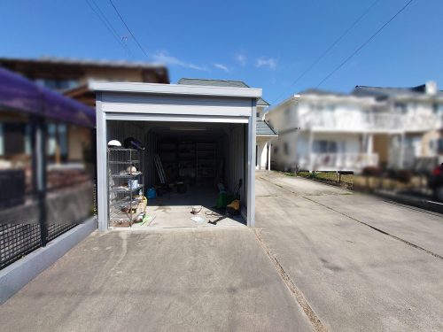 駐車場、車庫、物置付き