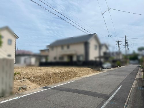 広々間口約８ｍ、西側公道約６ｍの幅員 (外観)