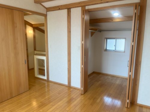 ２階洋室収納 (寝室)