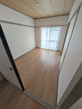 明るい６帖洋室