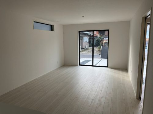 ２号棟　解放感あるリビング (居間)