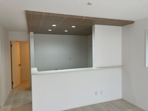 ２号棟　パントリーもあるキッチン (キッチン)