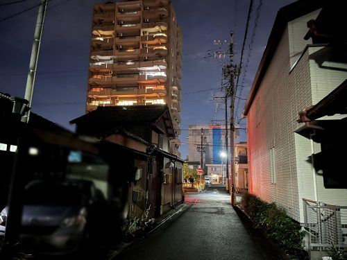 学校、買い物施設が１０分以内 (外観)