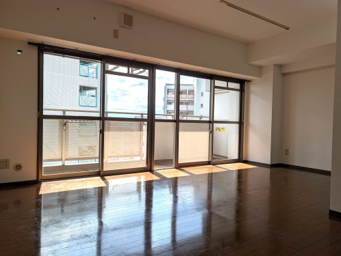 日当たりいいリビング (居間)