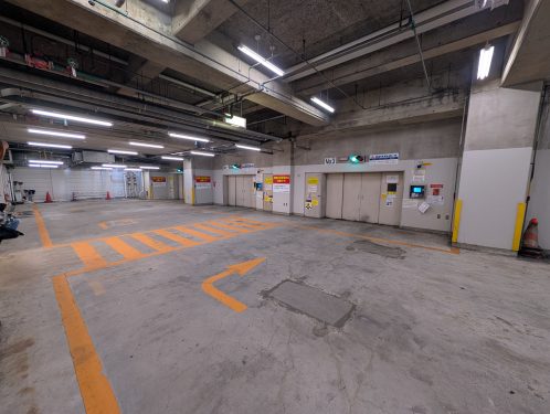 タワーパーキングで雨の日もゆっくり待機