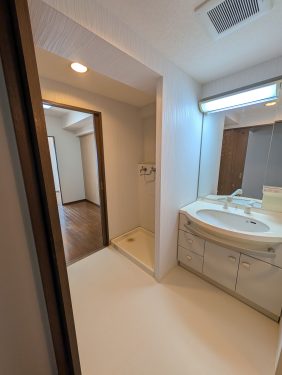 広い洗面台は使い勝手良です。